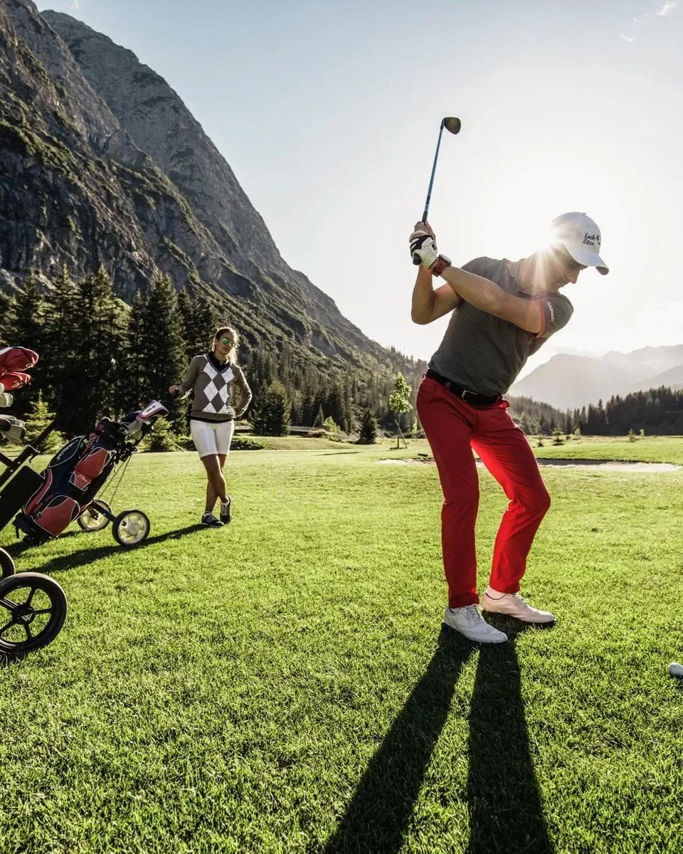 Golfen mit Alpenblick
