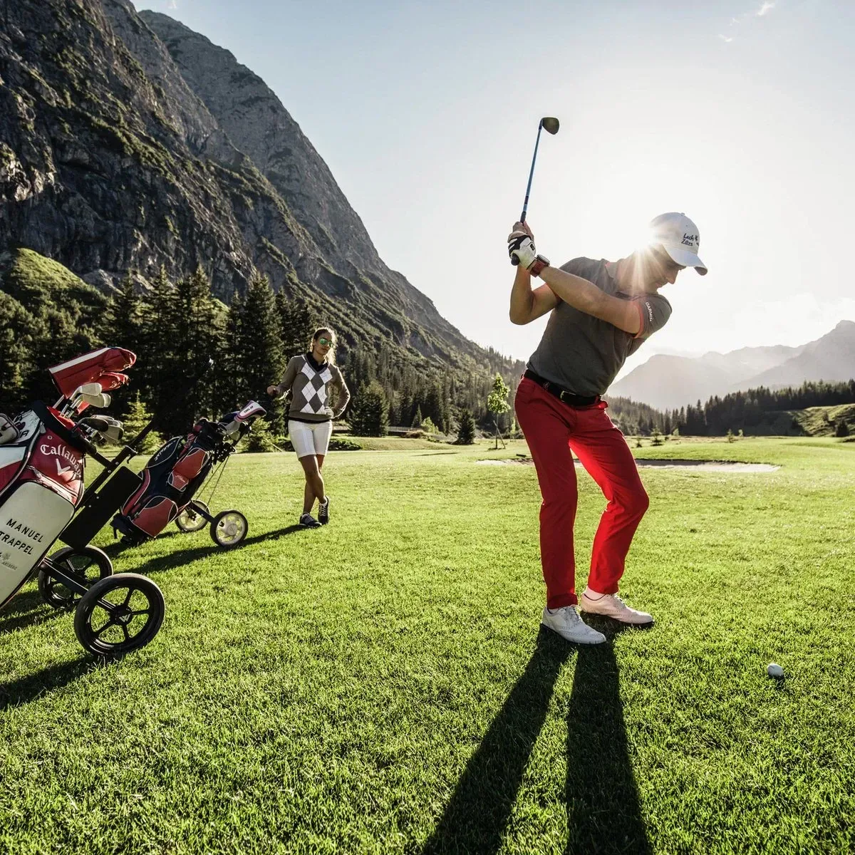 Golfen mit Alpenblick