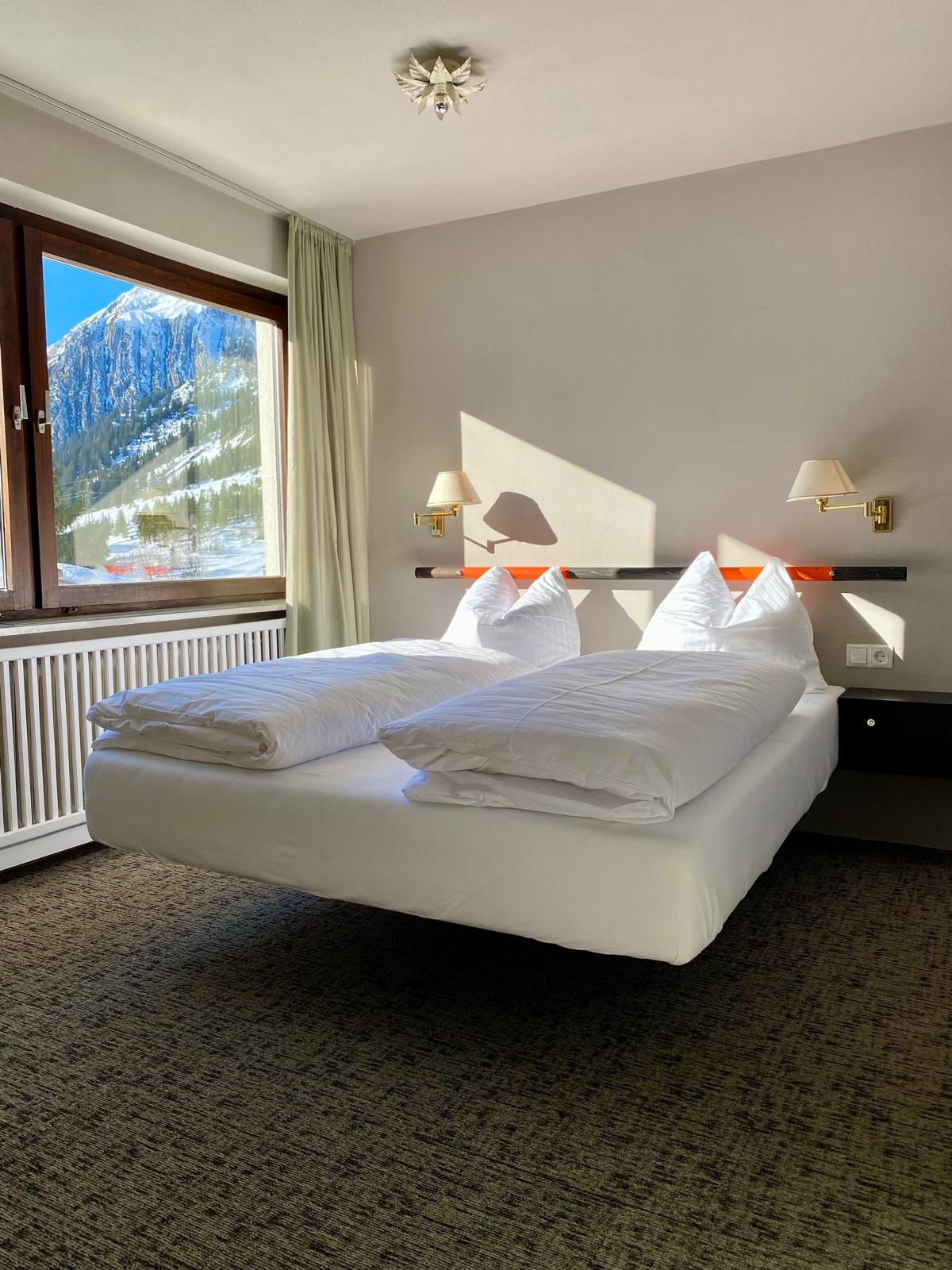 Studio Luis Schwebendes Bett (3)